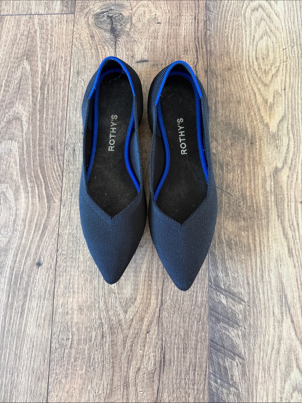 Rothy’s back & blue point ~ in good condition